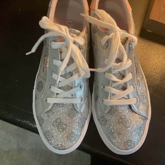 Women's Loven Casual Sneakers By Guess - Picture 7 of 8